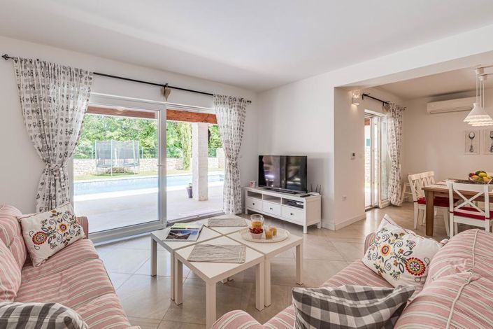 Image No.10-4 Bed Property for sale