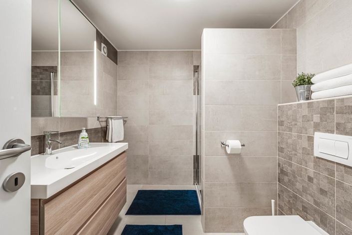 Image No.17-4 Bed Property for sale