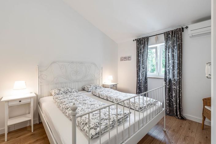 Image No.19-4 Bed Property for sale