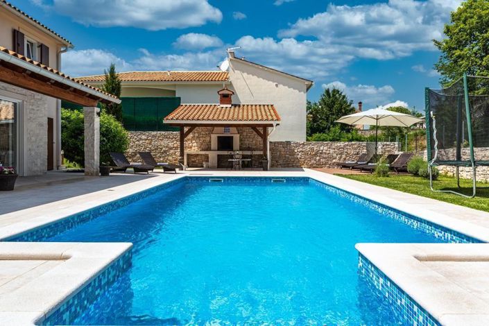 Image No.2-4 Bed Property for sale