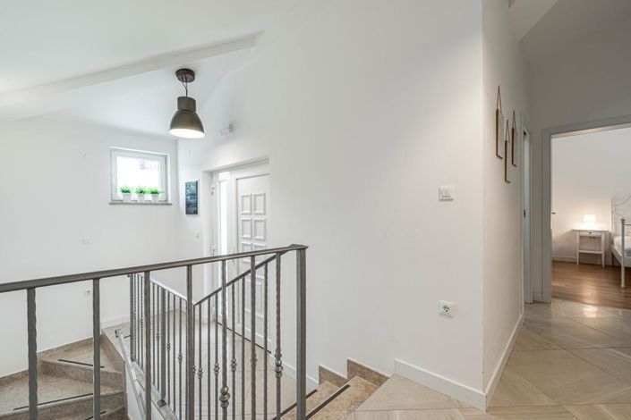 Image No.23-4 Bed Property for sale