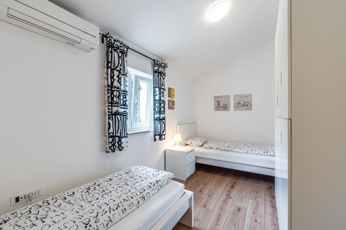 Image No.24-4 Bed Property for sale