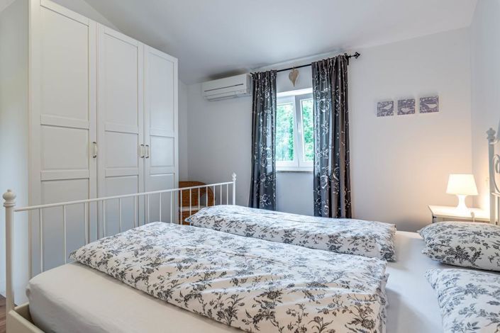 Image No.25-4 Bed Property for sale