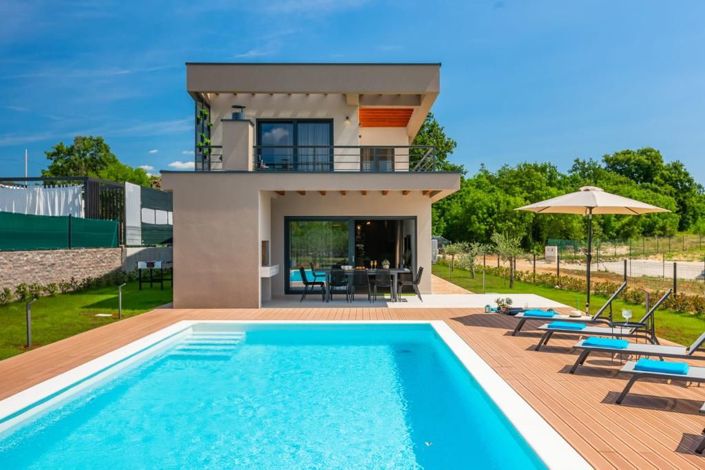 Image No.1-5 Bed Property for sale