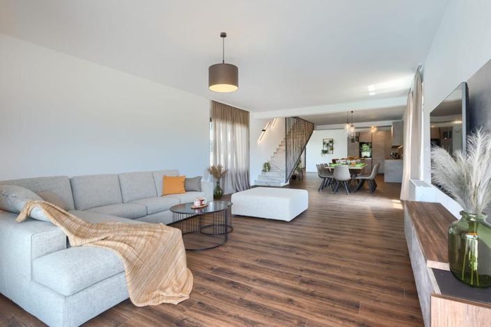 Image No.19-5 Bed Property for sale