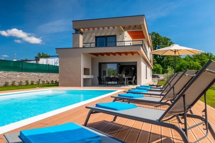 Image No.2-5 Bed Property for sale