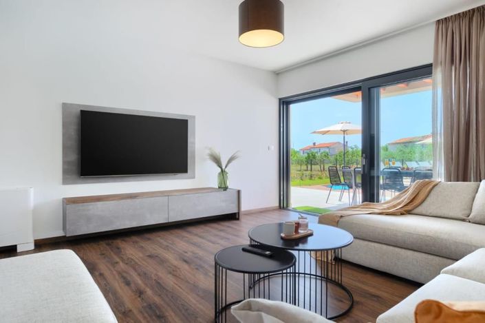 Image No.22-5 Bed Property for sale