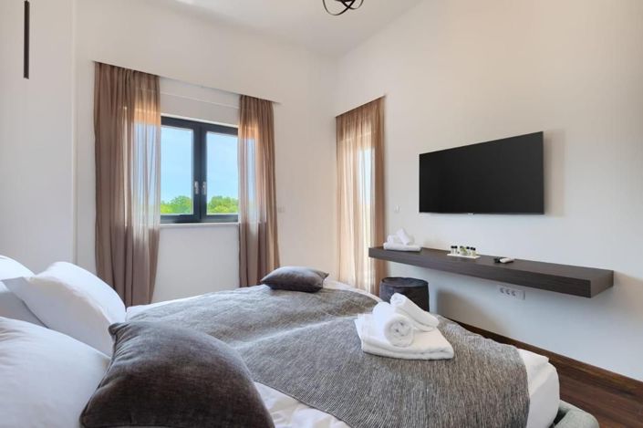 Image No.25-5 Bed Property for sale