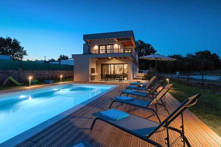 Image No.3-5 Bed Property for sale