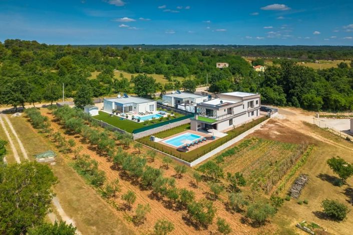 Image No.5-5 Bed Property for sale