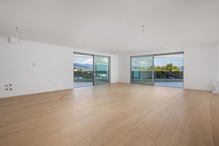 Image No.11-15 Bed Property for sale