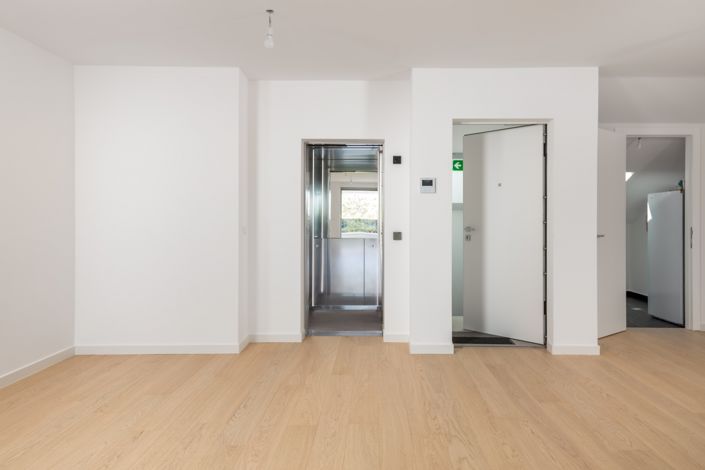 Image No.13-15 Bed Property for sale