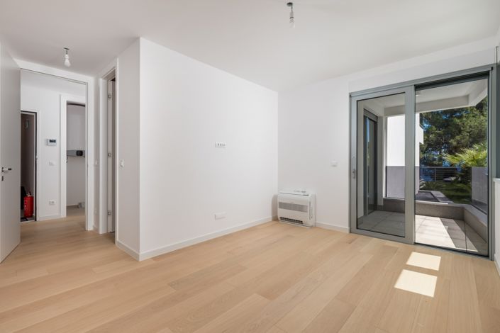 Image No.25-15 Bed Property for sale