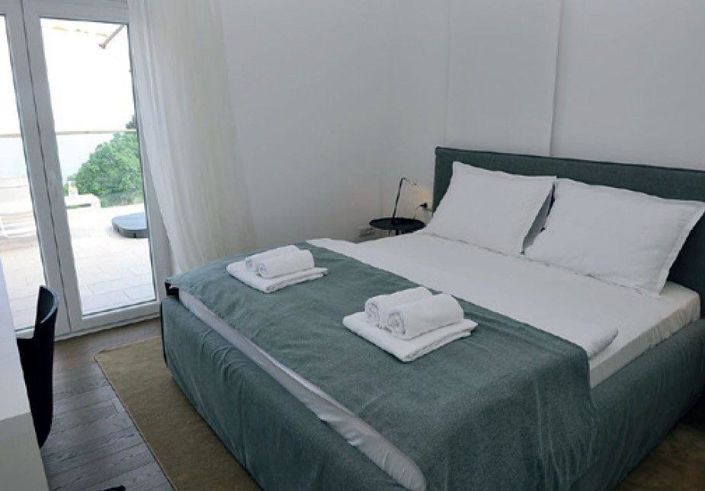 Image No.10-12 Bed Property for sale