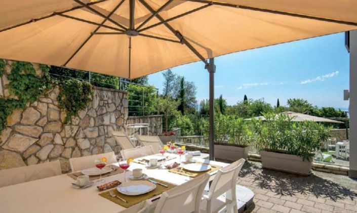 Image No.14-12 Bed Property for sale