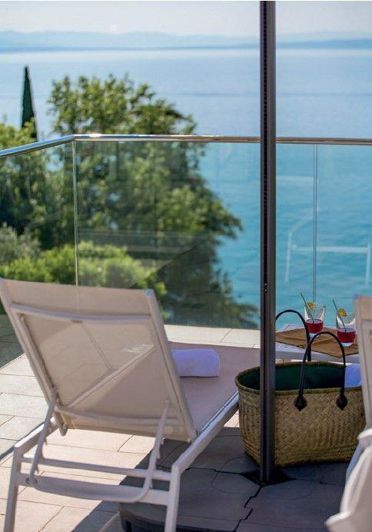 Image No.17-12 Bed Property for sale