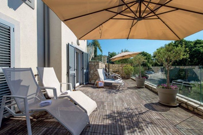 Image No.24-12 Bed Property for sale