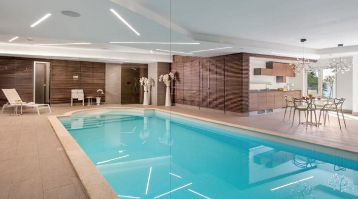 Image No.25-12 Bed Property for sale