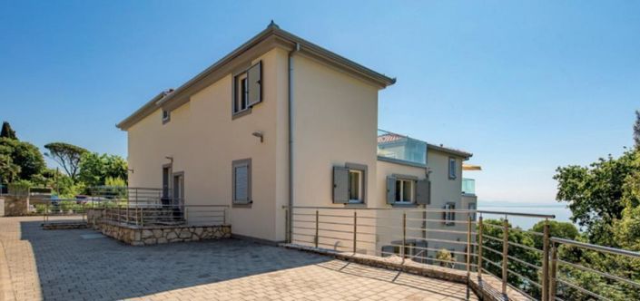 Image No.7-12 Bed Property for sale