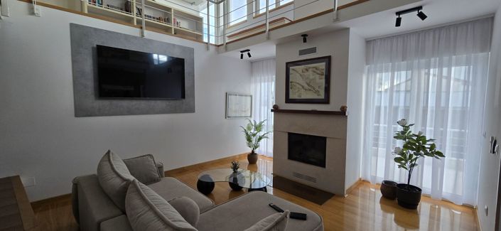 Image No.16-6 Bed Property for sale