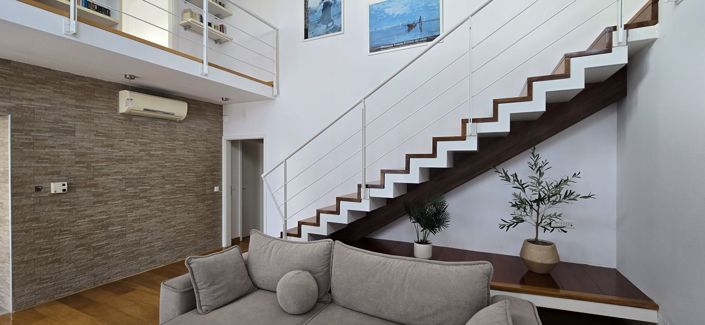 Image No.18-6 Bed Property for sale