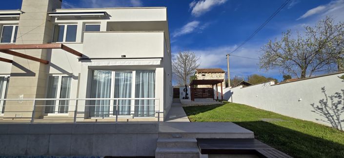 Image No.5-Propriété de 6 chambres à vendre à Porec