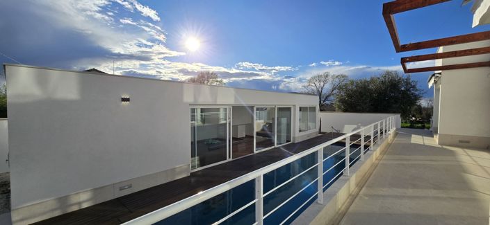 Image No.6-6 Bed Property for sale