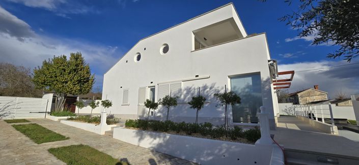 Image No.7-6 Bed Property for sale