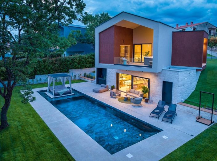 Image No.2-4 Bed Property for sale