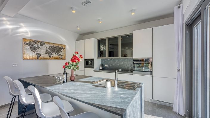 Image No.11-3 Bed Property for sale