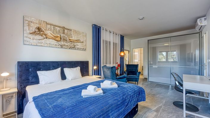 Image No.13-3 Bed Property for sale