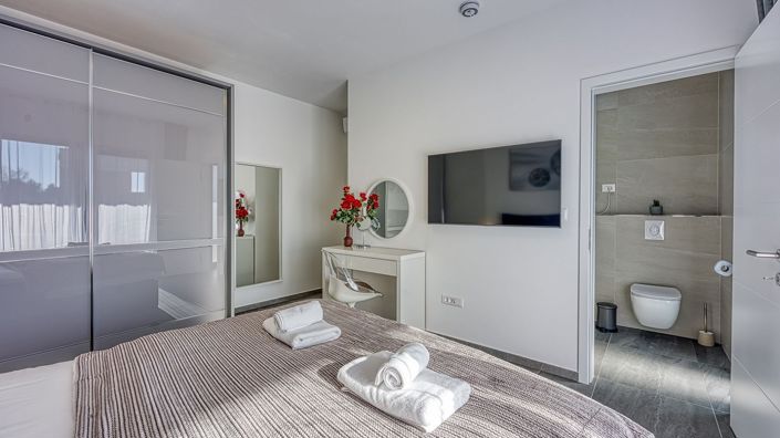 Image No.20-3 Bed Property for sale