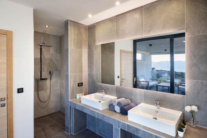 Image No.9-3 Bed Property for sale