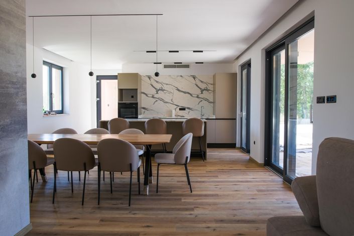 Image No.12-4 Bed Property for sale