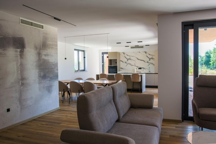 Image No.14-4 Bed Property for sale