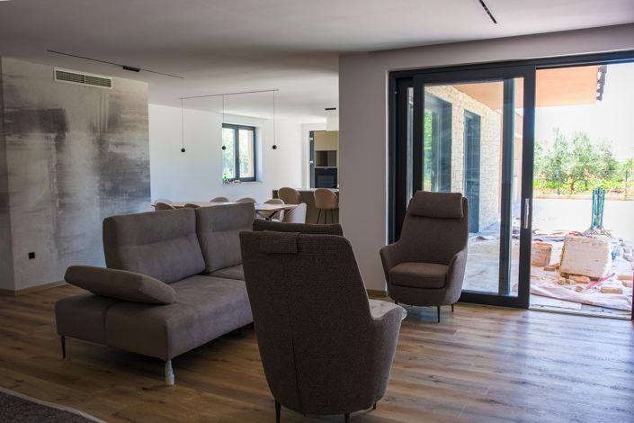 Image No.15-4 Bed Property for sale