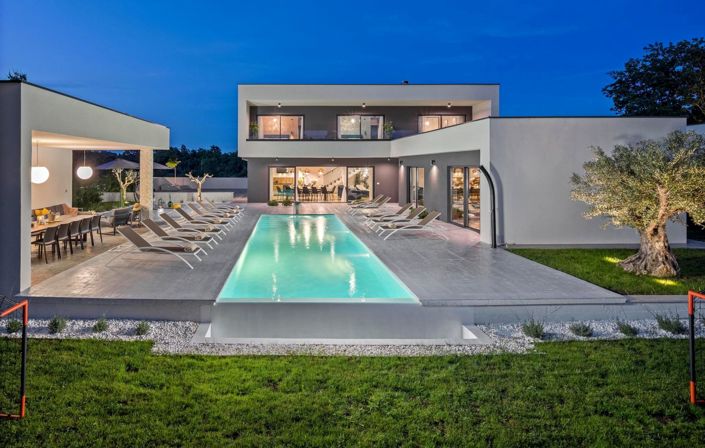 Image No.1-5 Bed Property for sale