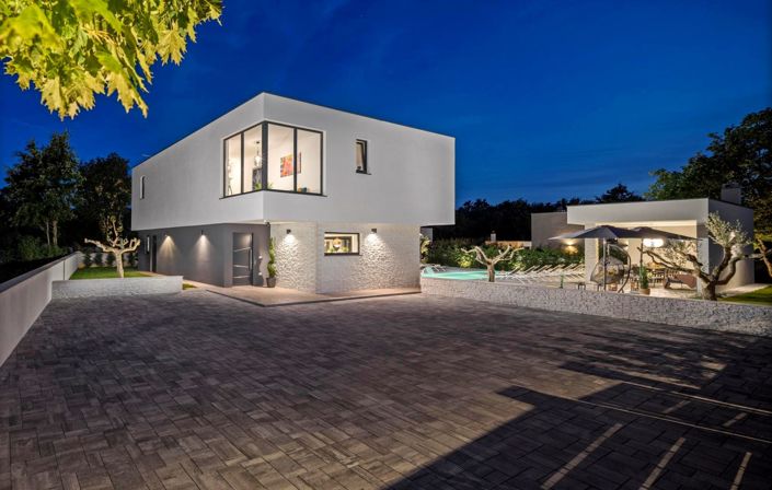 Image No.10-5 Bed Property for sale