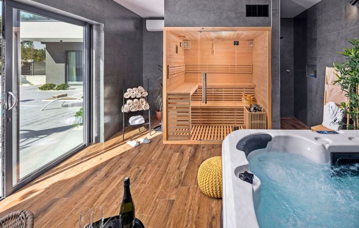 Image No.17-5 Bed Property for sale