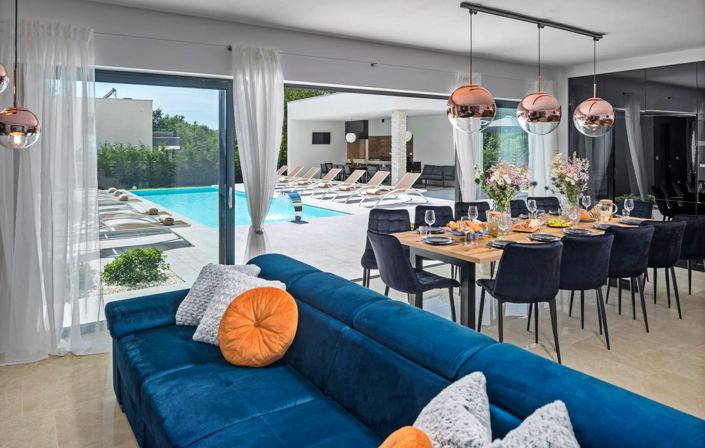 Image No.20-5 Bed Property for sale