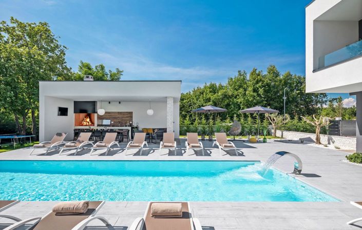 Image No.3-5 Bed Property for sale