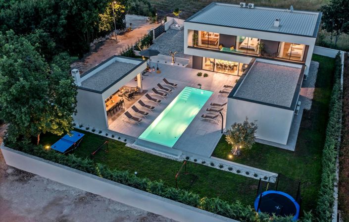 Image No.9-5 Bed Property for sale