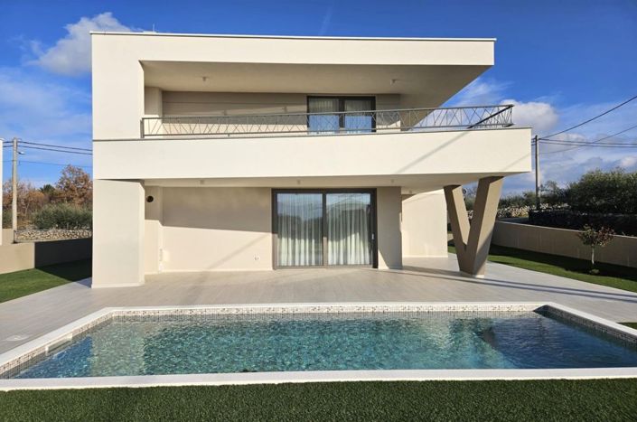 Image No.1-4 Bed Property for sale