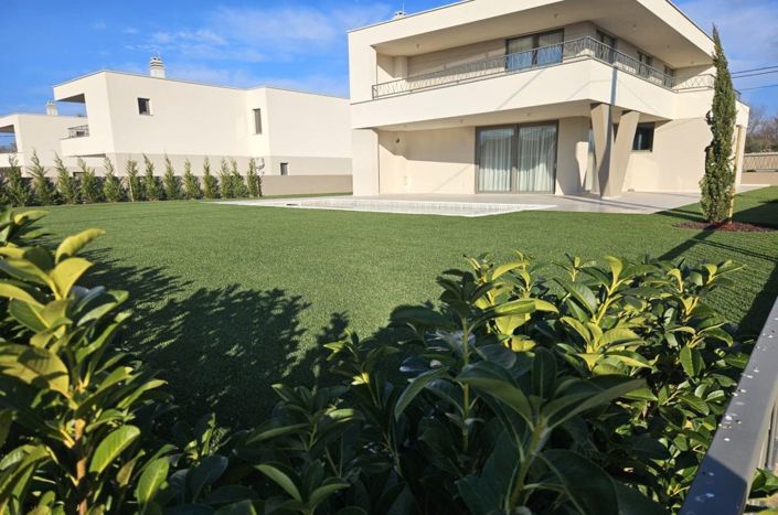 Image No.4-4 Bed Property for sale