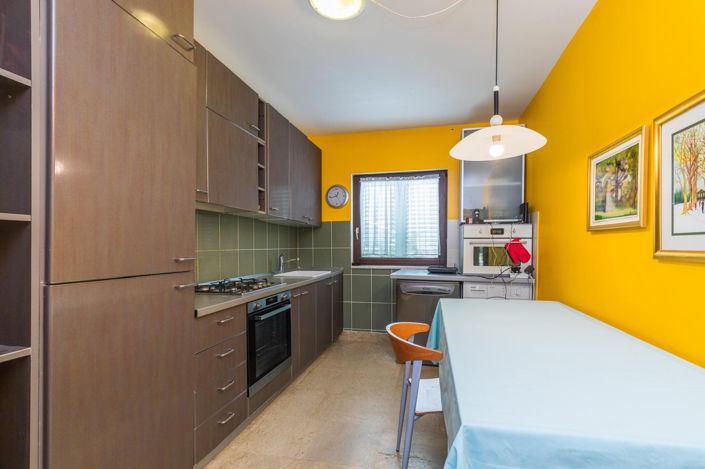 Image No.11-8 Bed Property for sale