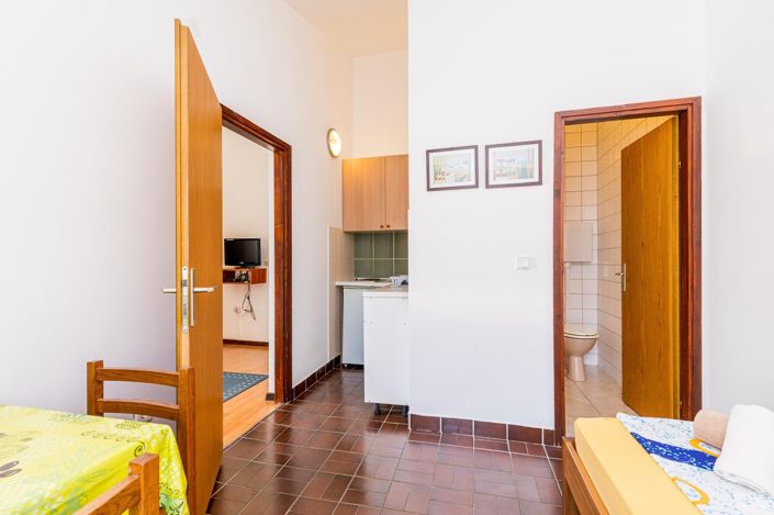 Image No.12-8 Bed Property for sale