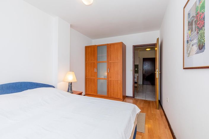 Image No.18-8 Bed Property for sale