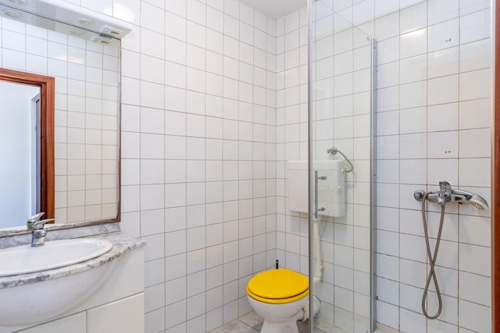 Image No.21-8 Bed Property for sale