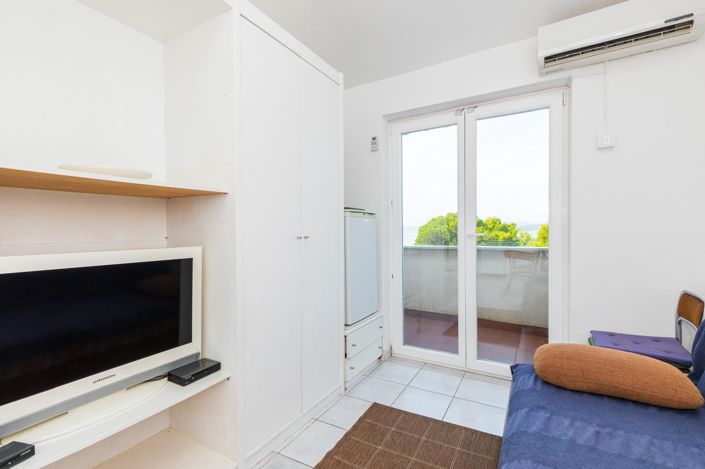 Image No.23-8 Bed Property for sale