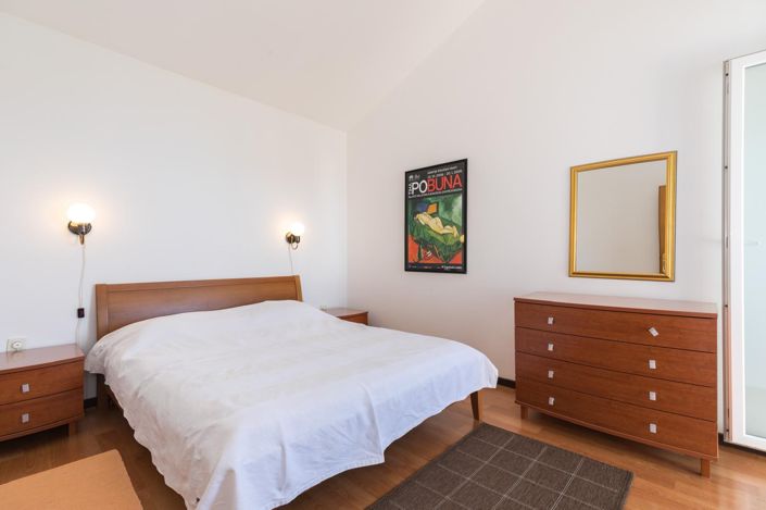 Image No.25-8 Bed Property for sale